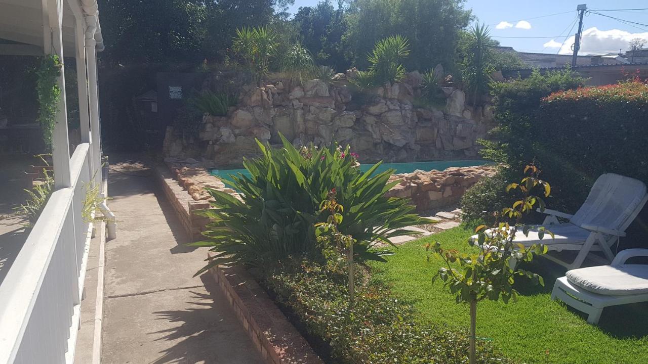 Beit Shalom Before Known As Best Little Guesthouse Oudtshoorn Ngoại thất bức ảnh