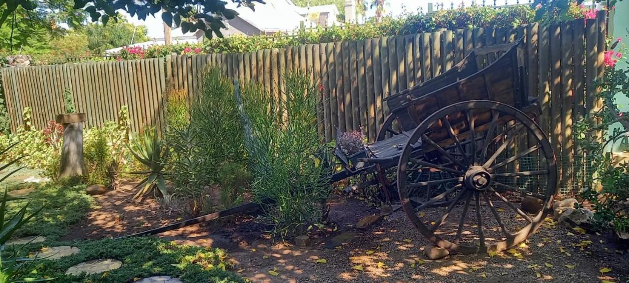 Beit Shalom Before Known As Best Little Guesthouse Oudtshoorn Ngoại thất bức ảnh