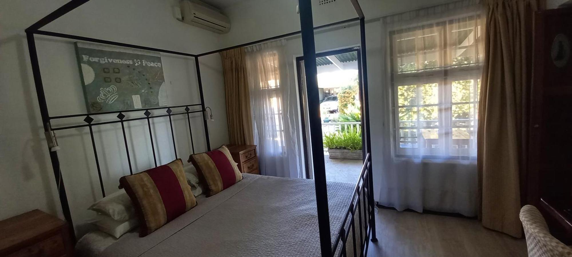 Beit Shalom Before Known As Best Little Guesthouse Oudtshoorn Ngoại thất bức ảnh